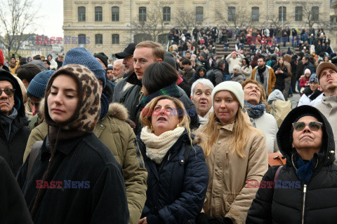 Tłumy odwiedzających w Notre Dame