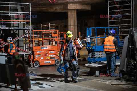 Spacer techniczny po nowym budynku dworca Warszawa Zachodnia