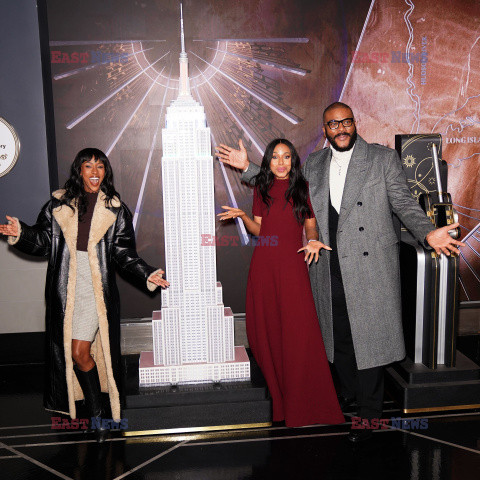 Obsada filmu The Six Triple Eight na Empire State Building