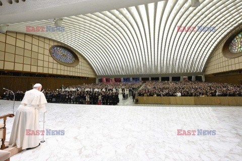 Papież Franciszek ogląda balon