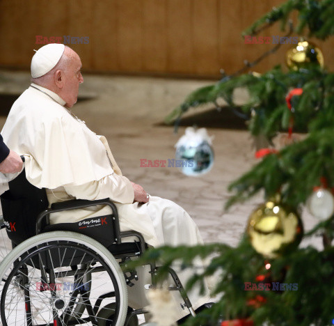 Papież Franciszek ogląda balon