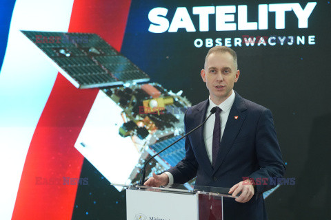 Podpisanie umowy na satelity obserwacyjne dla Wojska Polskiego