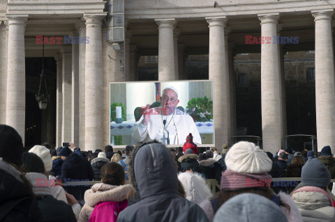 Papież Franciszek pobłogosławił figurki Dzięciątka Jezus