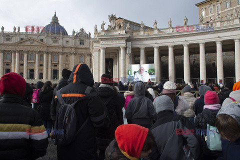 Papież Franciszek pobłogosławił figurki Dzięciątka Jezus