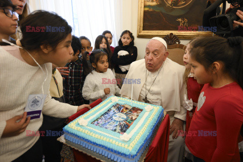 Papież Franciszek pobłogosławił figurki Dzięciątka Jezus