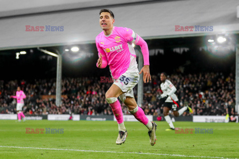 Jan Bednarek w meczu z Fulham