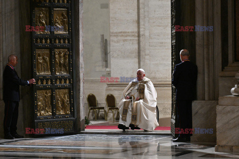 Papież Franciszek otworzył Drzwi Święte w bazylice watykańskiej