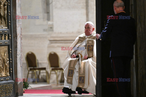 Papież Franciszek otworzył Drzwi Święte w bazylice watykańskiej