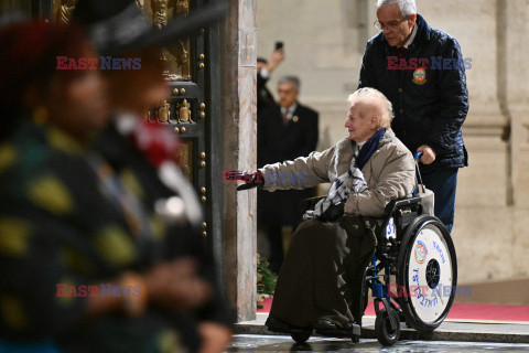 Papież Franciszek otworzył Drzwi Święte w bazylice watykańskiej