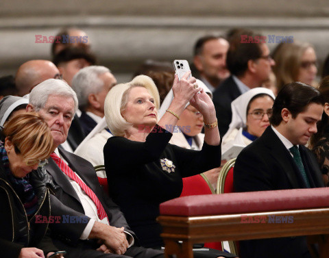 Papież Franciszek otworzył Drzwi Święte w bazylice watykańskiej