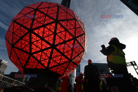 Nowe kryształy na noworocznej kuli z Times Square