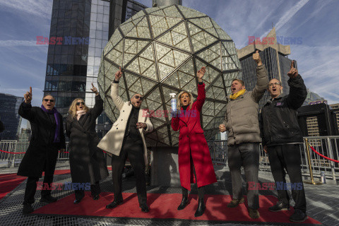 Nowe kryształy na noworocznej kuli z Times Square