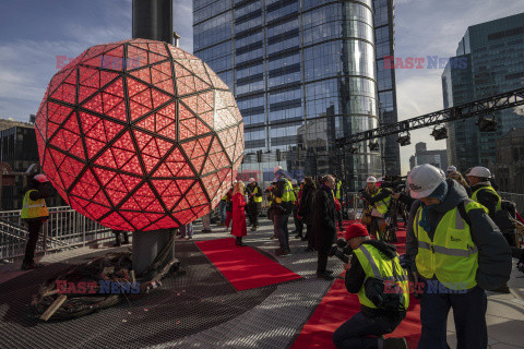 Nowe kryształy na noworocznej kuli z Times Square