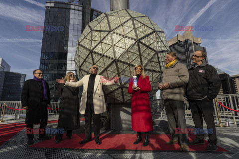 Nowe kryształy na noworocznej kuli z Times Square