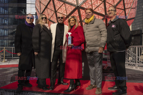 Nowe kryształy na noworocznej kuli z Times Square