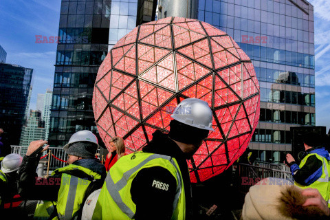 Nowe kryształy na noworocznej kuli z Times Square