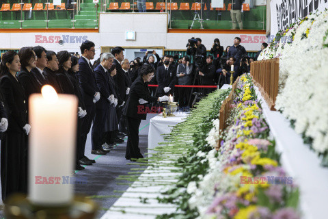 Ołtarz ku czci ofiar katastrofy koreańskiego samolotu