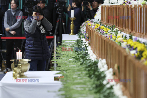 Ołtarz ku czci ofiar katastrofy koreańskiego samolotu