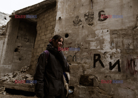 W ruinach obozu dla uchodzców Yarmouk w Syrii