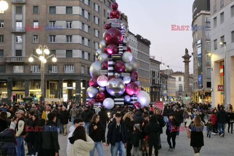 Zatłoczony Mediolan przed Sywestrem