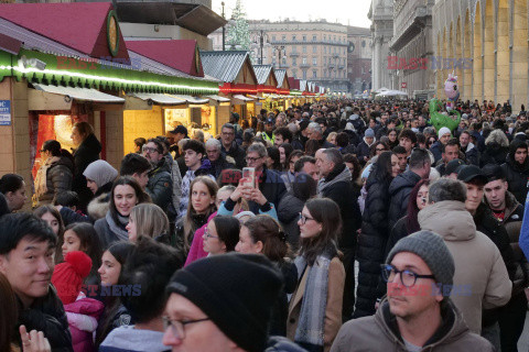 Zatłoczony Mediolan przed Sywestrem