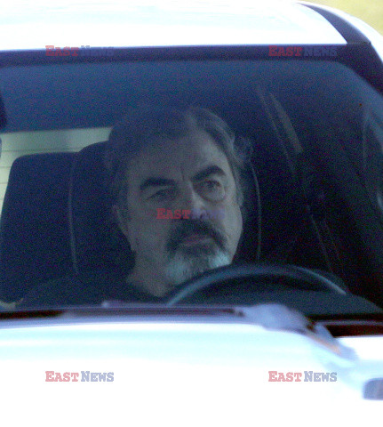 Tom Selleck kupuje jedzenie w McDrive