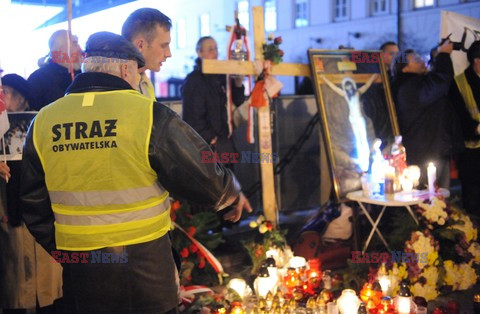 Marsz pamięci przed pałacem prezydenckim