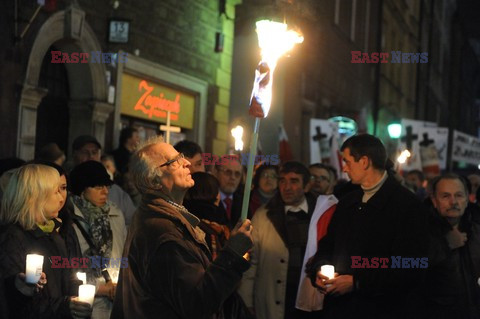 Marsz pamięci przed pałacem prezydenckim