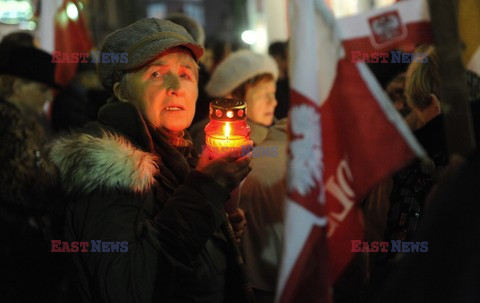 Marsz pamięci przed pałacem prezydenckim