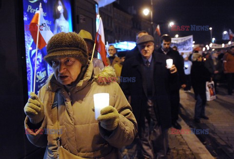 Marsz pamięci przed pałacem prezydenckim