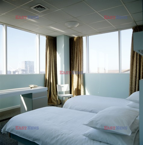 Hotel w Cardiff w stylu lat 60 -Andreas Von Einsiedel