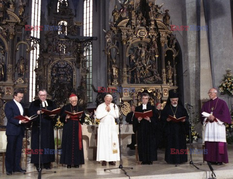 Papież Jan Paweł II za granicą