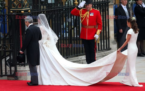 Książę William, Kate Middleton i Brytyjska Rodzina Królewska w drodze na ślub