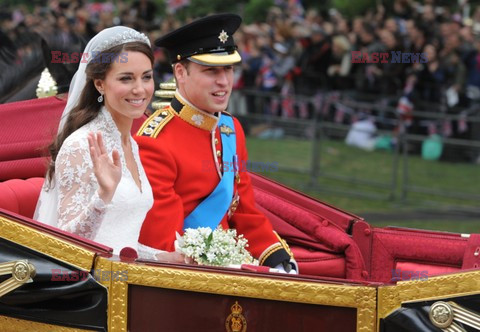 Książę William, Kate Middleton i Brytyjska Rodzina Królewska w drodze na ślub