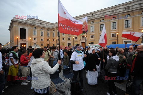 Plac Świętego Piotra w przeddzień beatyfikacji Jana Pawła II