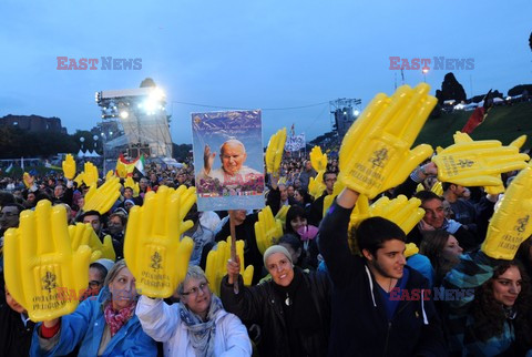 Beatyfikacja JPII - wieczorne czuwanie na Circo Massimo