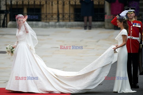 Książę William, Kate Middleton i Brytyjska Rodzina Królewska w drodze na ślub