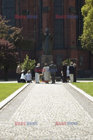 Pomnik Papieża Jana Pawła II w Legnicy