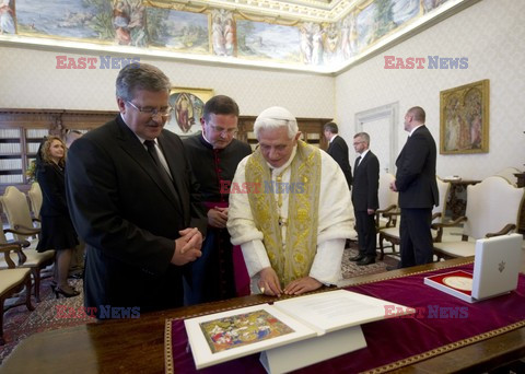 Prezydent Bronisław Komorowski z małżonką na audiencji u Benedykta XVI