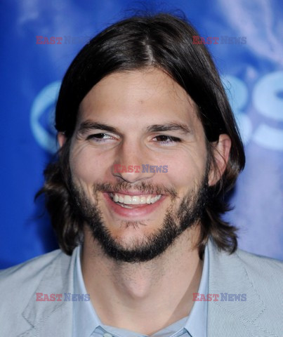 Ashton Kutcher na imprezie CBS Upfront