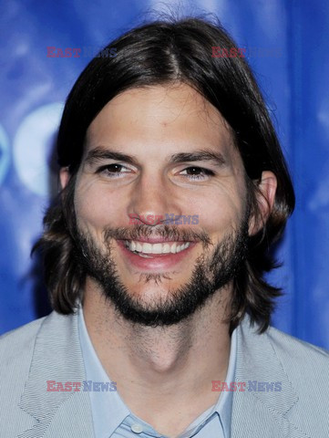 Ashton Kutcher na imprezie CBS Upfront