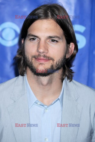 Ashton Kutcher na imprezie CBS Upfront