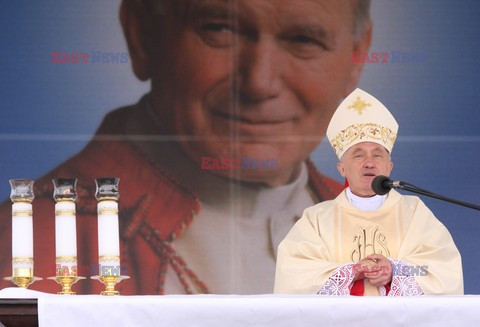 Wprowadzenie relikwii bł. Jana Pawła II do Centrum "Nie lękajcie się!" w Krakowie