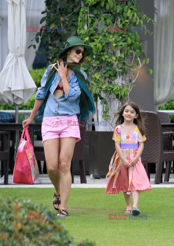 Katie Holmes i Suri na plaży