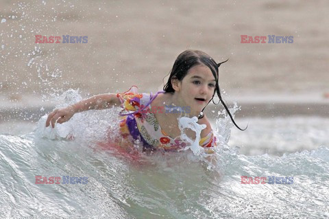 Katie Holmes i Suri na plaży