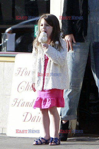 Suri Cruise with an ice cream