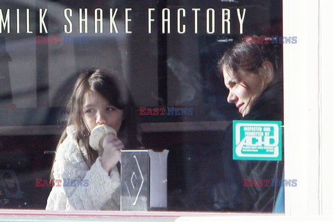 Suri Cruise with an ice cream