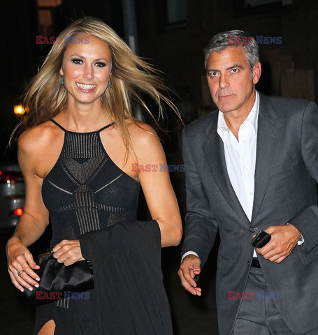 George Clooney and Stacy Keibler walks through the Time Warner Center 