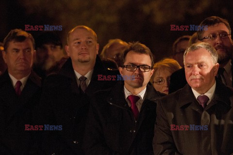 Pomnik ksiedza Jerzego Popieluszki w centrum Torunia