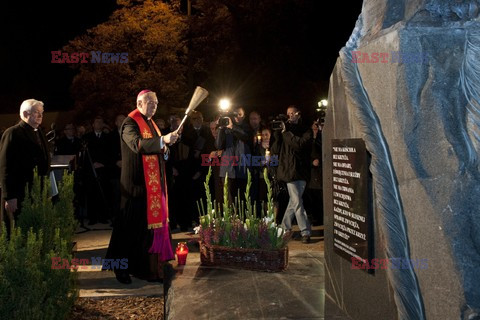 Pomnik ksiedza Jerzego Popieluszki w centrum Torunia